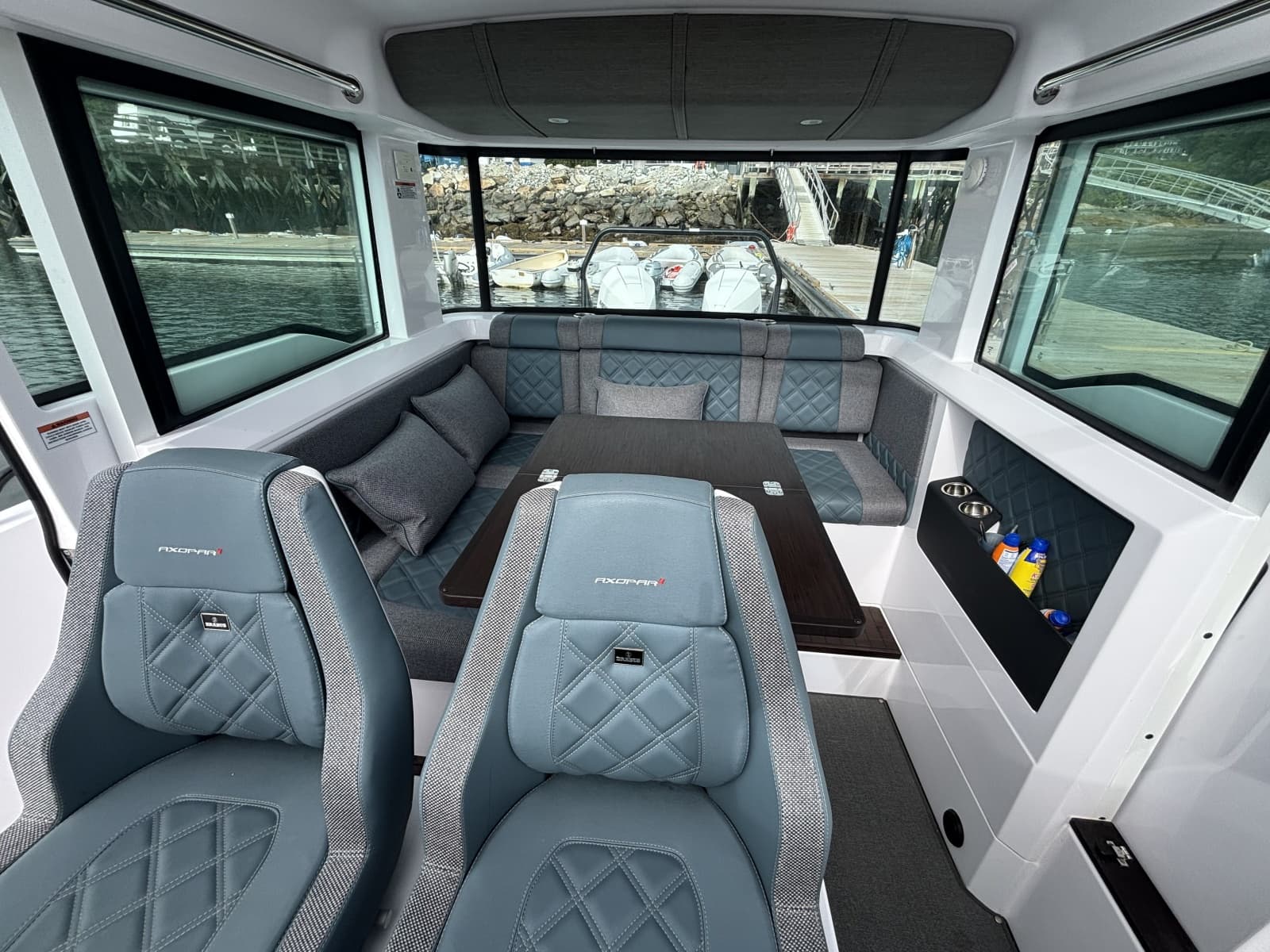 2024 Axopar 37XC Cross Cabin - Photo 15