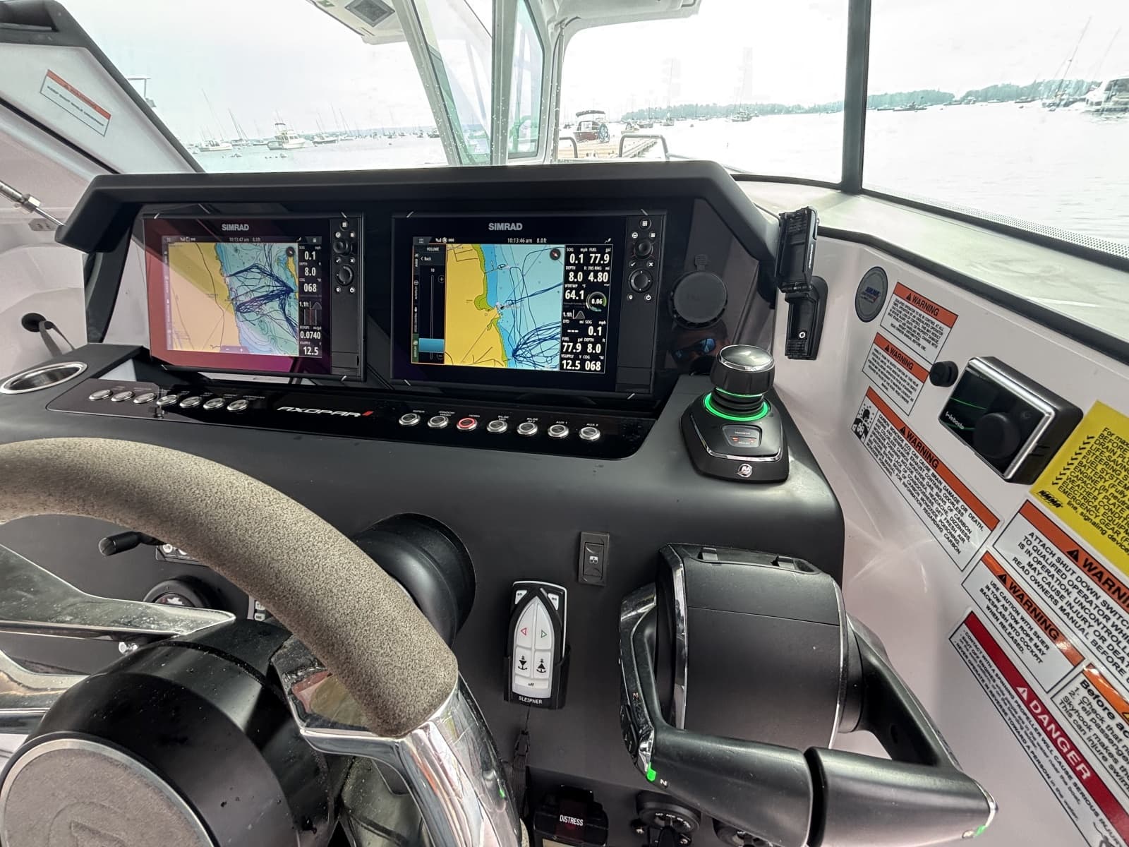 2024 Axopar 37XC Cross Cabin - Photo 18