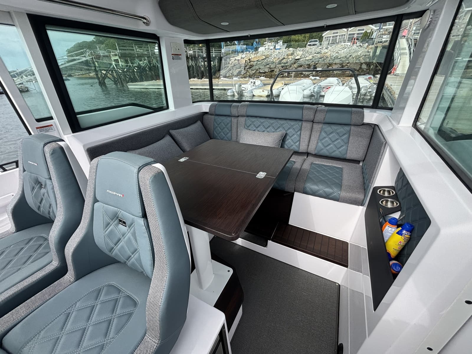 2024 Axopar 37XC Cross Cabin - Photo 16