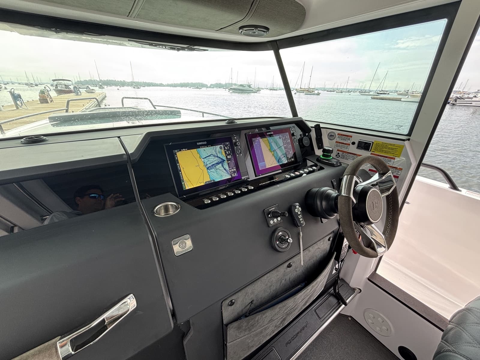2024 Axopar 37XC Cross Cabin - Photo 20