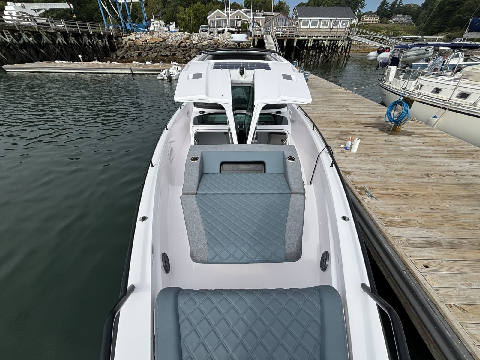 2024 Axopar 37XC Cross Cabin - Photo 37