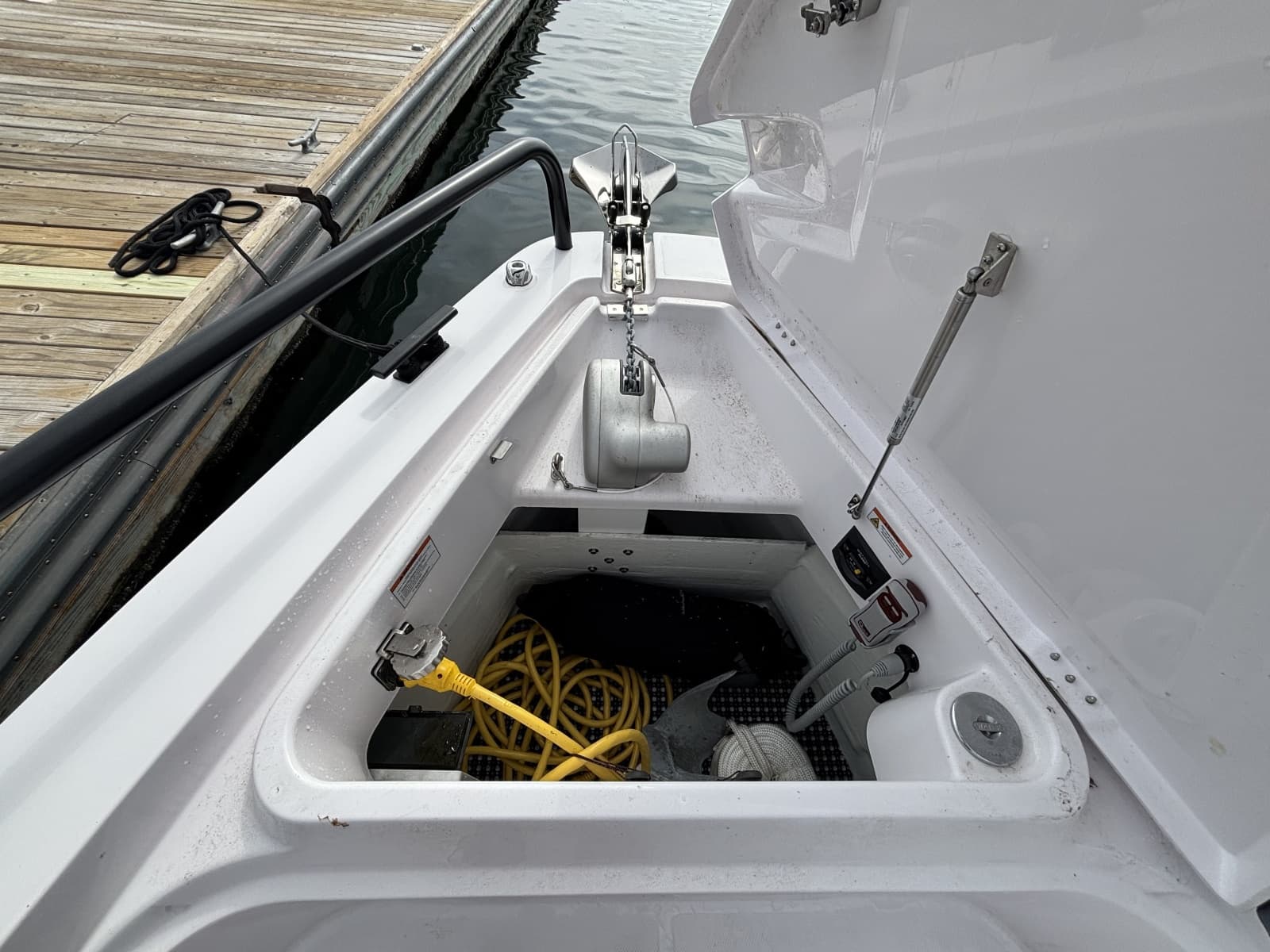 2024 Axopar 37XC Cross Cabin - Photo 39