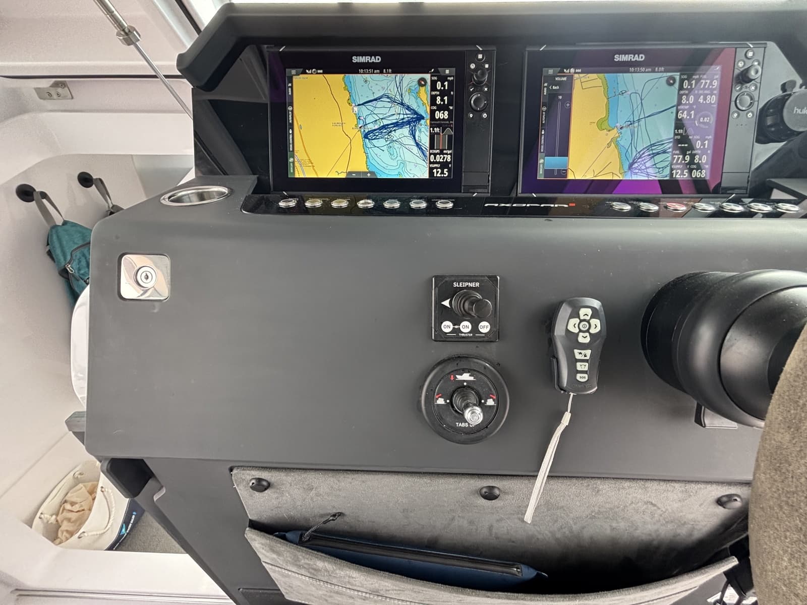 2024 Axopar 37XC Cross Cabin - Photo 19