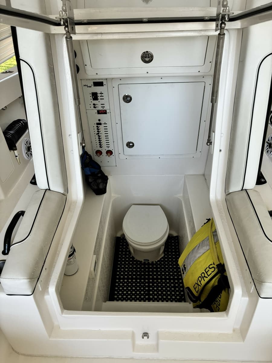 2023 SeaVee 290B - Photo 21