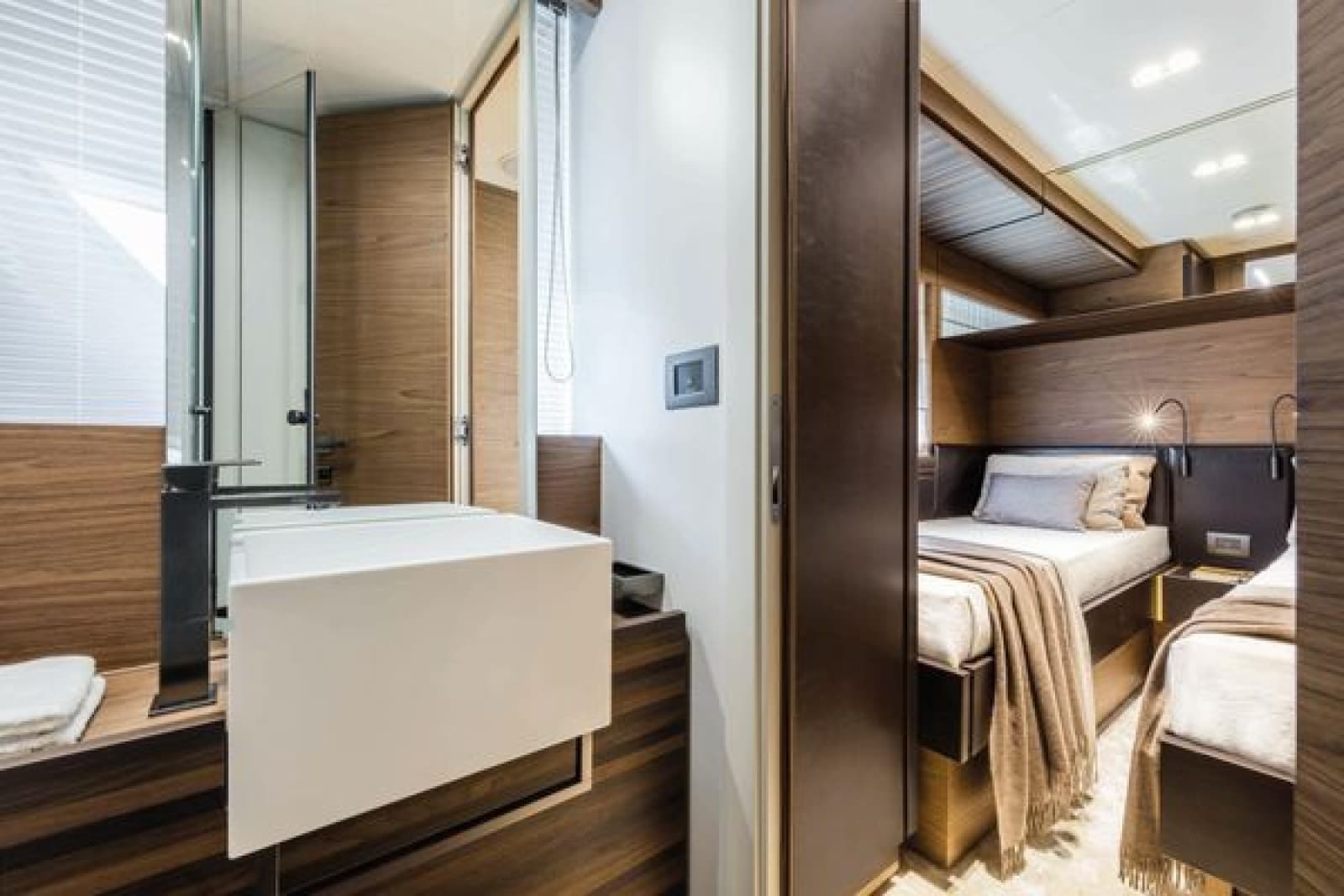 2026 Ferretti Yachts 670 - Photo 30
