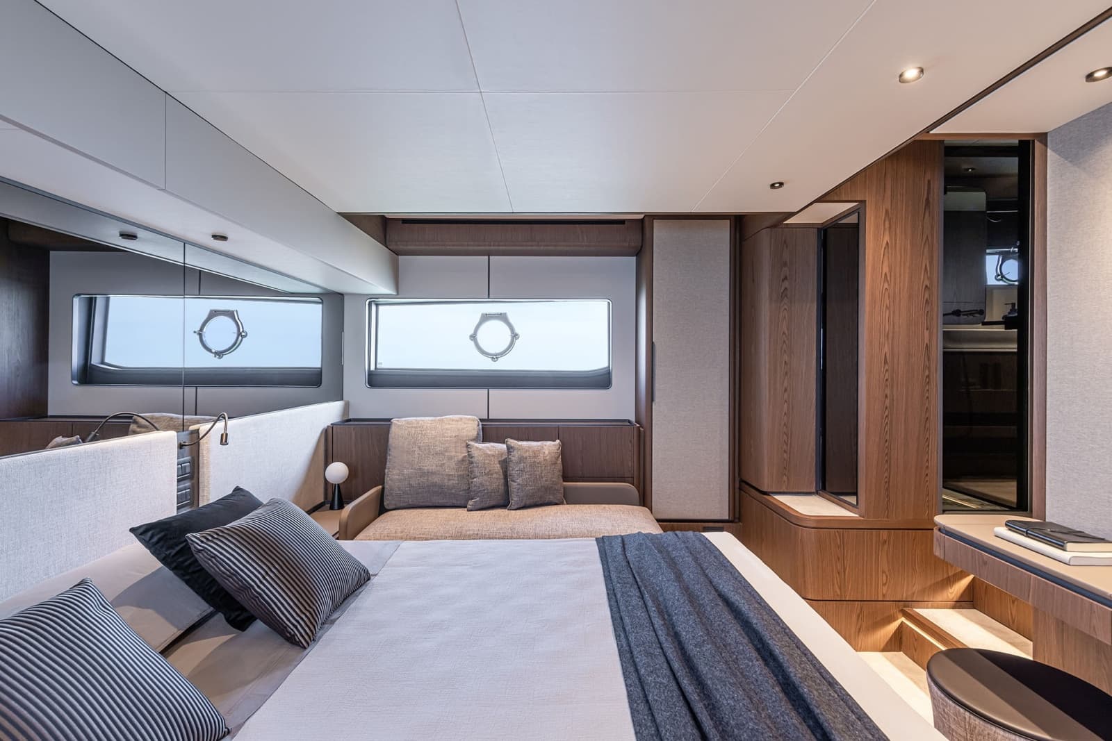 2025 Ferretti Yachts  - Photo 45
