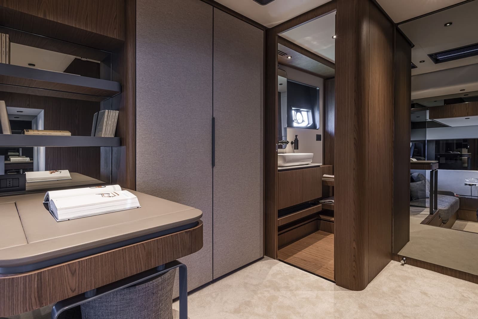 2025 Ferretti Yachts  - Photo 38