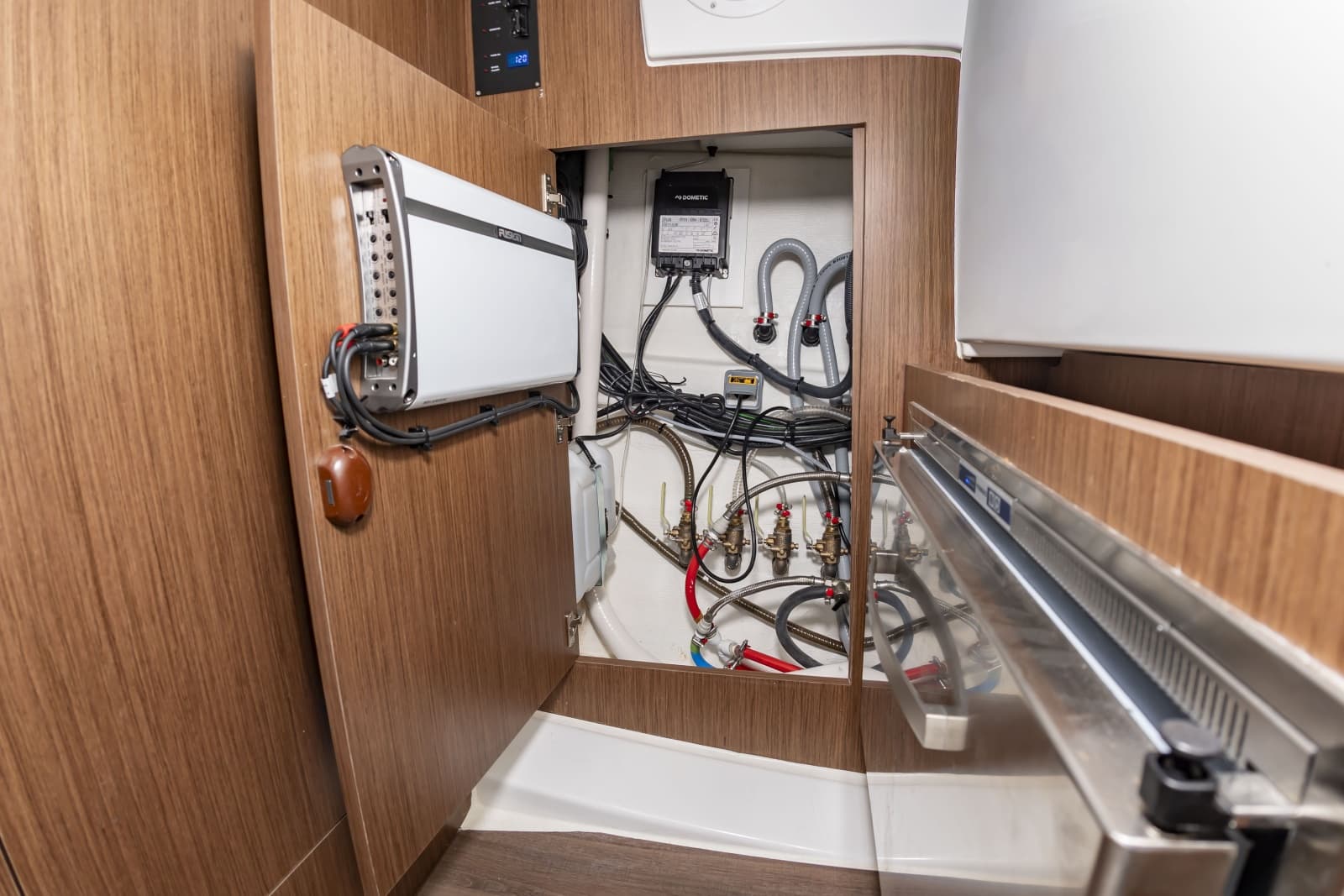 2026 Beneteau Antares 11 Fly - Photo 42