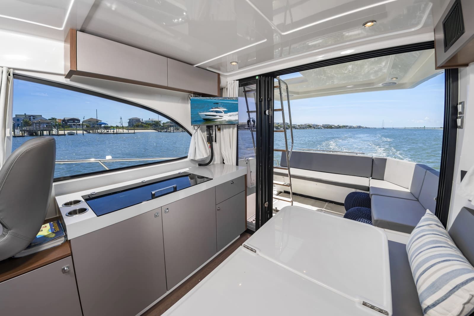 2026 Beneteau Antares 11 Fly - Photo 24
