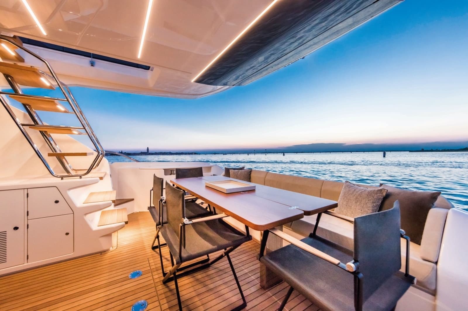2026 Ferretti Yachts 670 - Photo 10