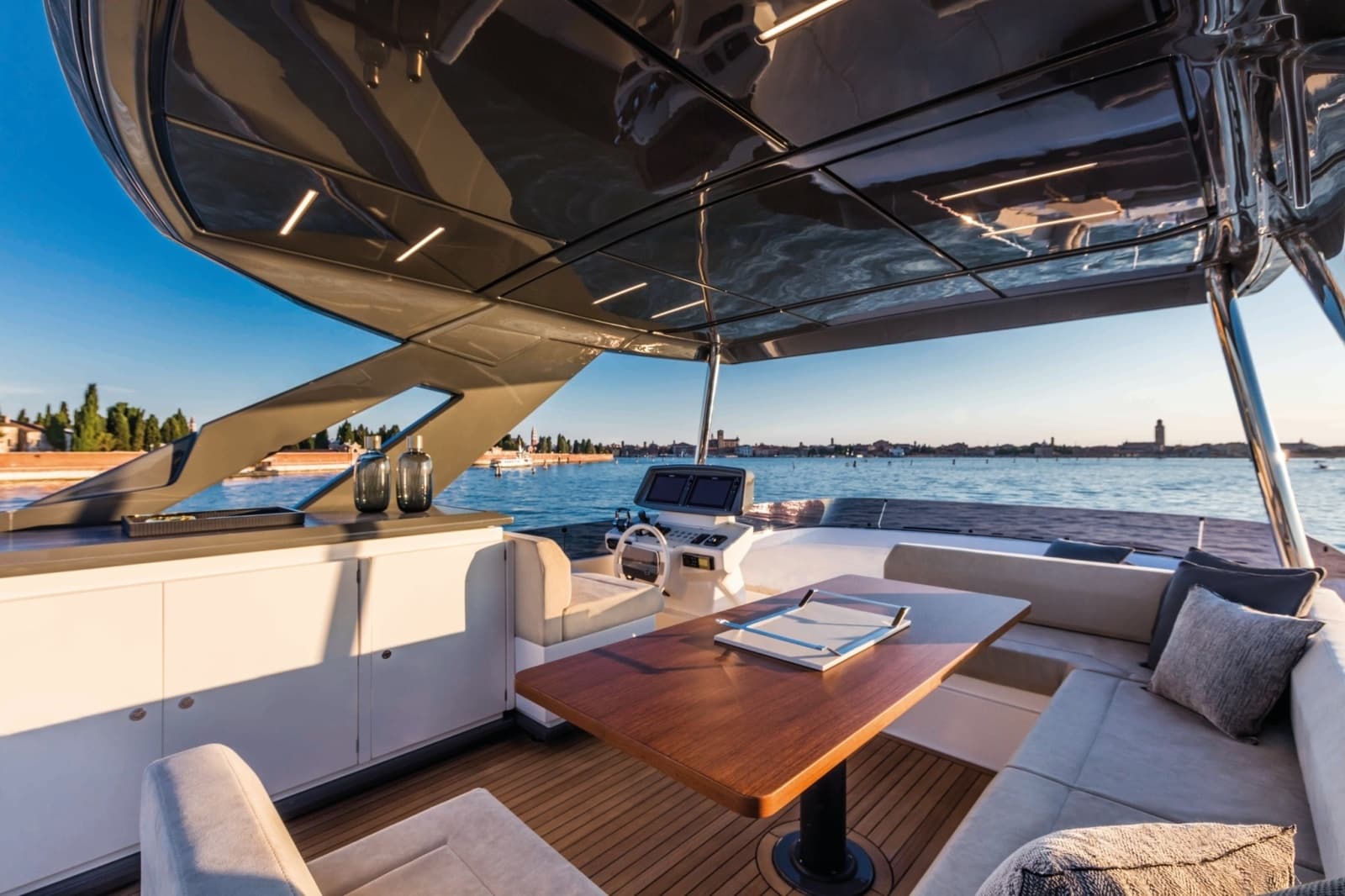 2026 Ferretti Yachts 670 - Photo 7