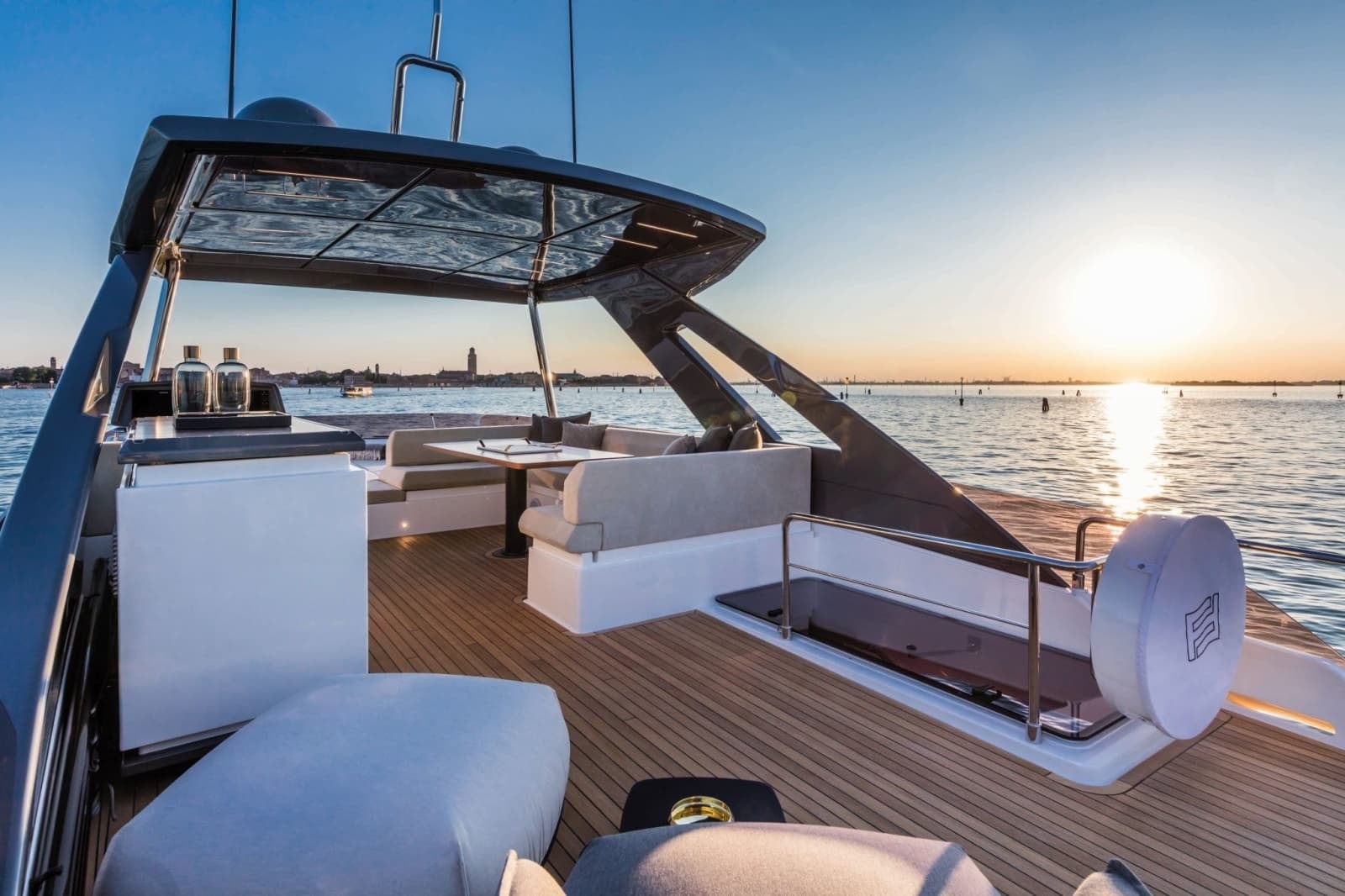 2026 Ferretti Yachts 670 - Photo 9