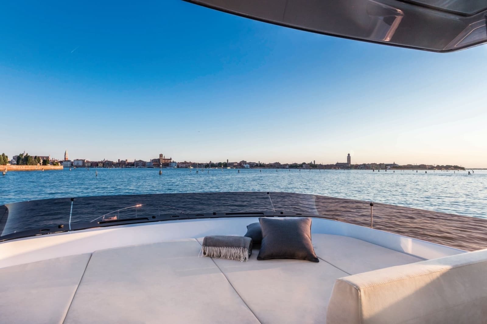 2026 Ferretti Yachts 670 - Photo 6