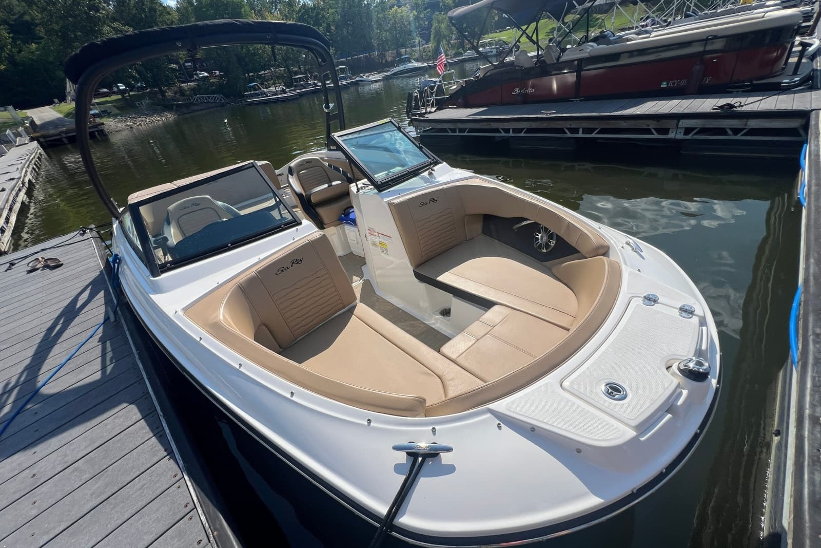 2022 Sea Ray SPX 210 - Photo 14