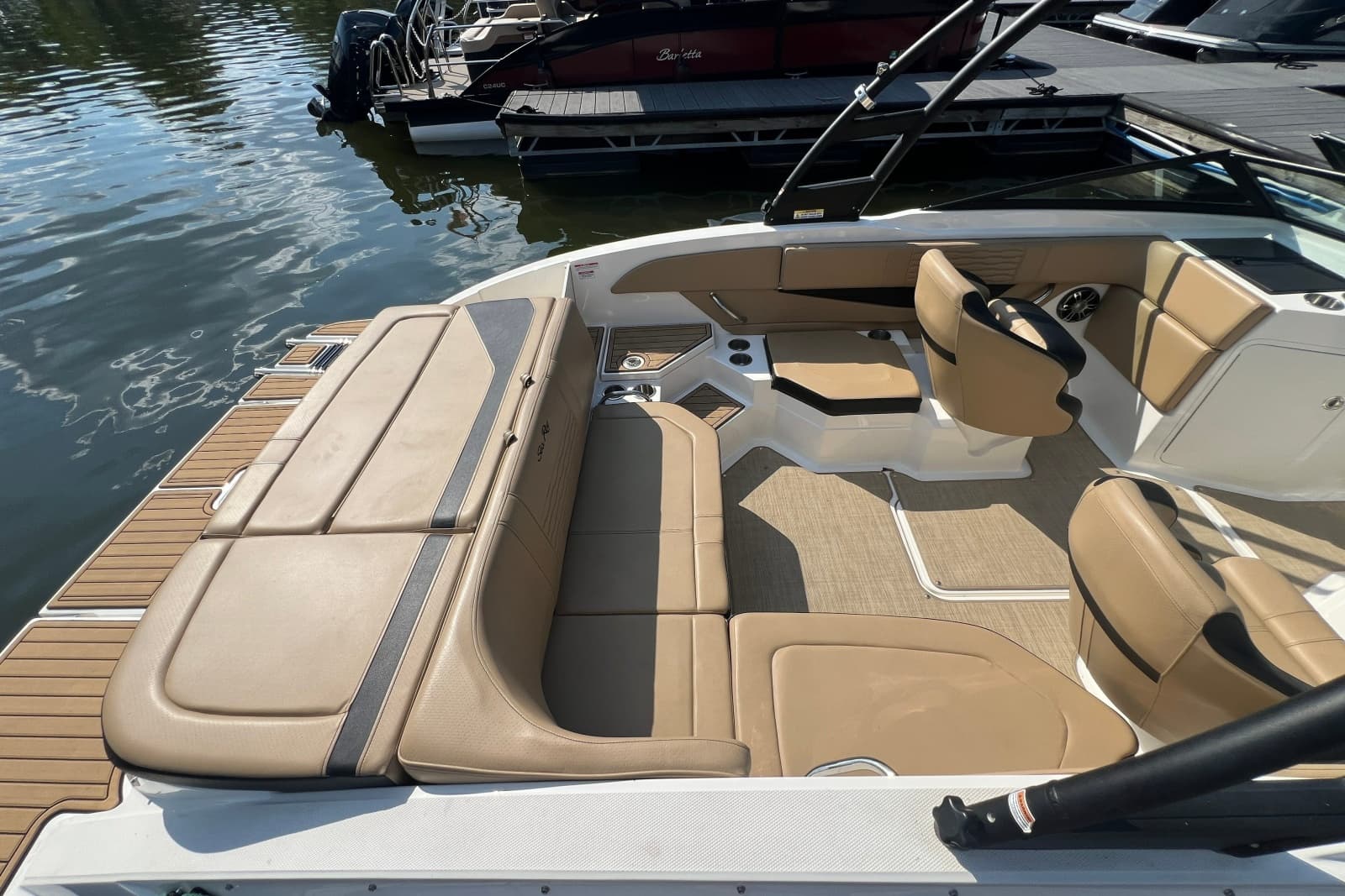 2022 Sea Ray SPX 210 - Photo 17