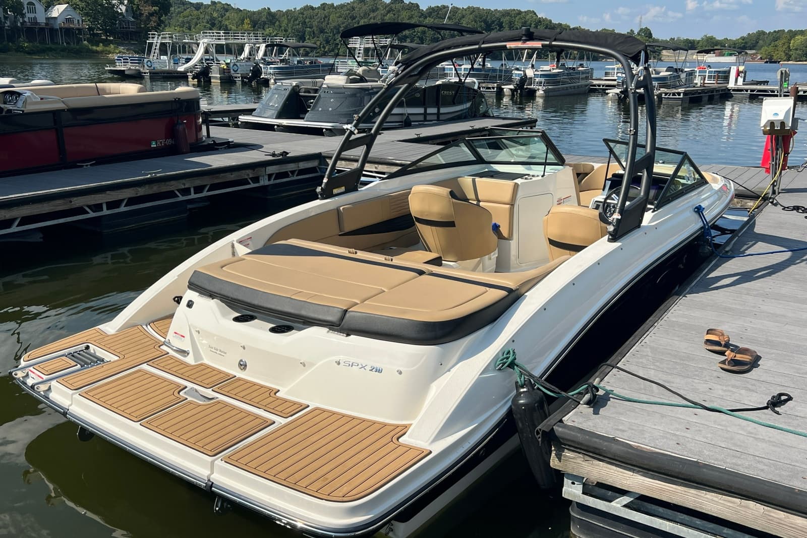 2022 Sea Ray SPX 210 - Photo 16