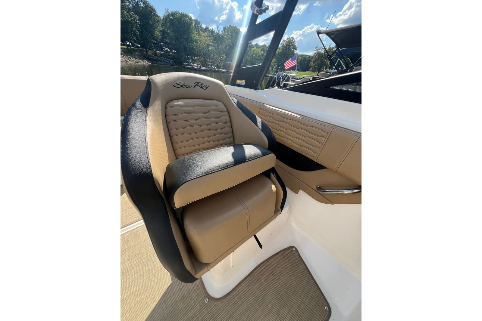 2022 Sea Ray SPX 210 - Photo 44