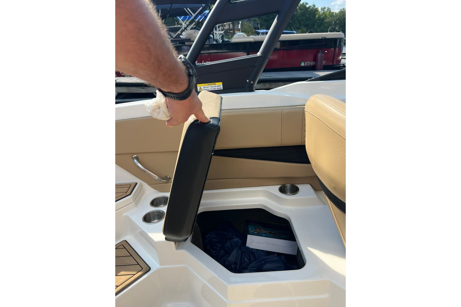 2022 Sea Ray SPX 210 - Photo 36