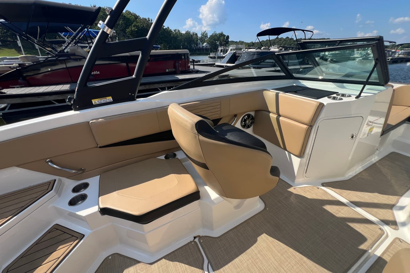 2022 Sea Ray SPX 210 - Photo 20