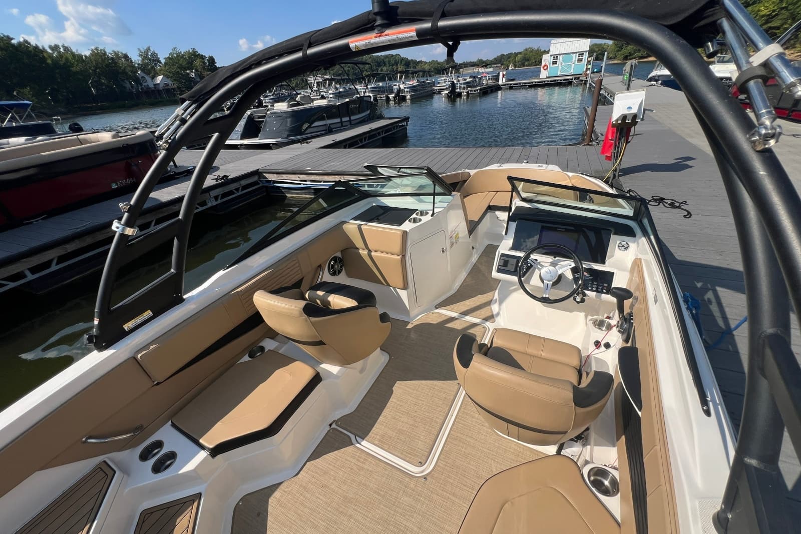 2022 Sea Ray SPX 210 - Photo 11