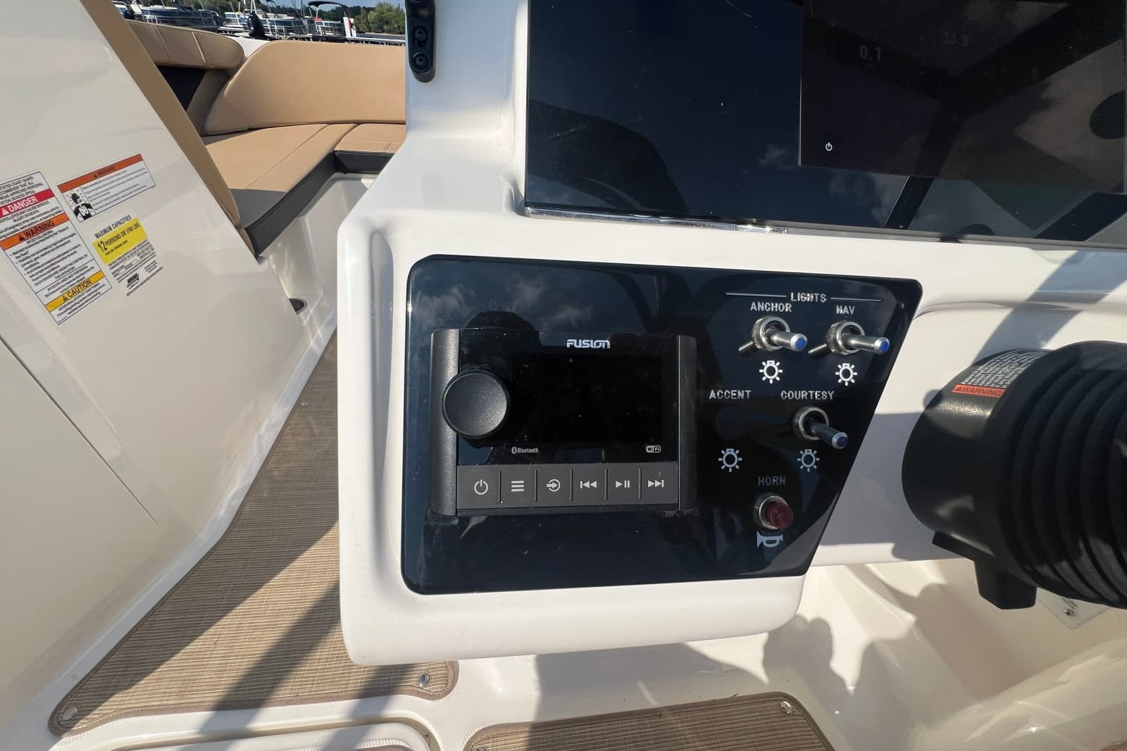 2022 Sea Ray SPX 210 - Photo 28