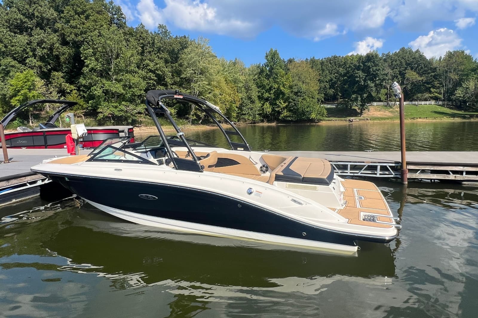 2022 Sea Ray SPX 210 - Photo 5