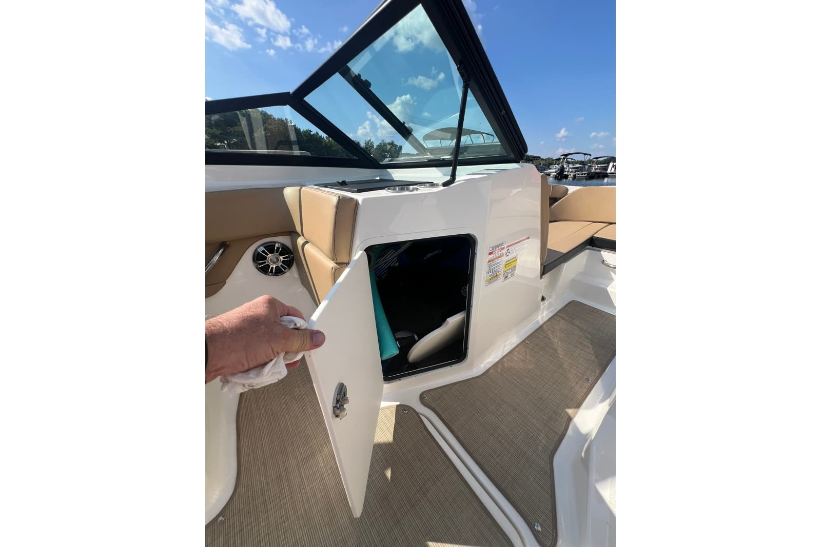 2022 Sea Ray SPX 210 - Photo 40
