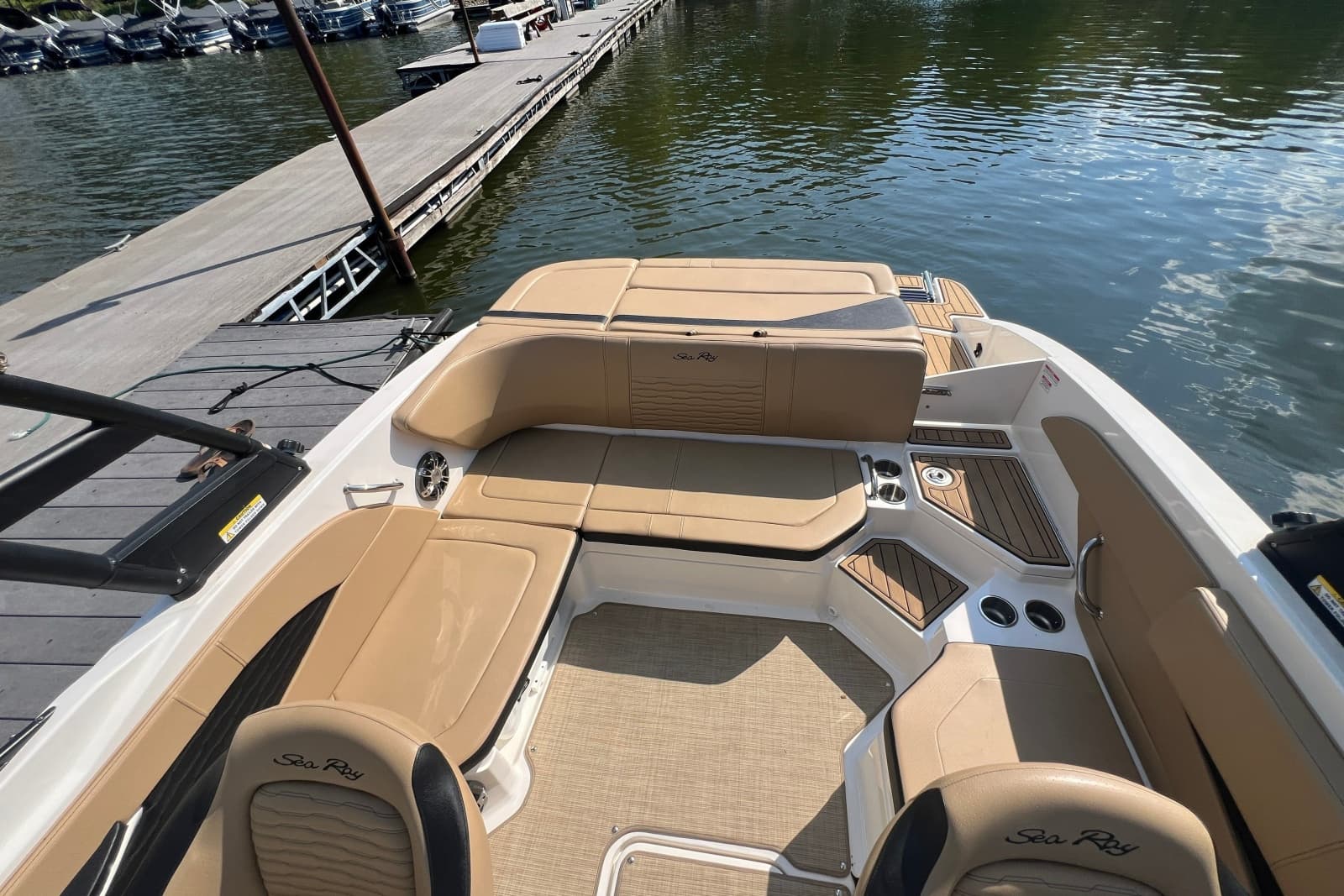 2022 Sea Ray SPX 210 - Photo 23