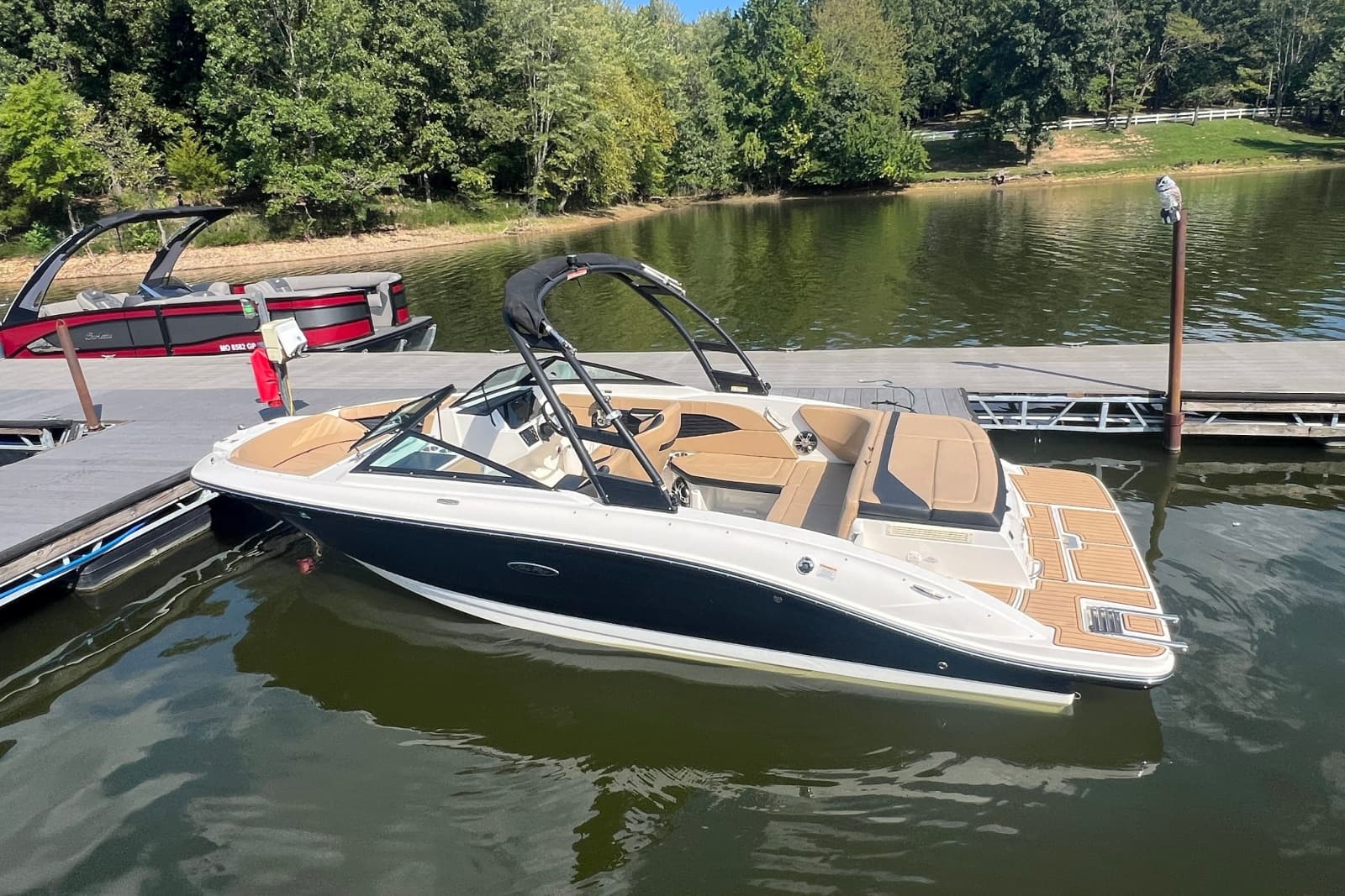 2022 Sea Ray SPX 210 - Photo 4
