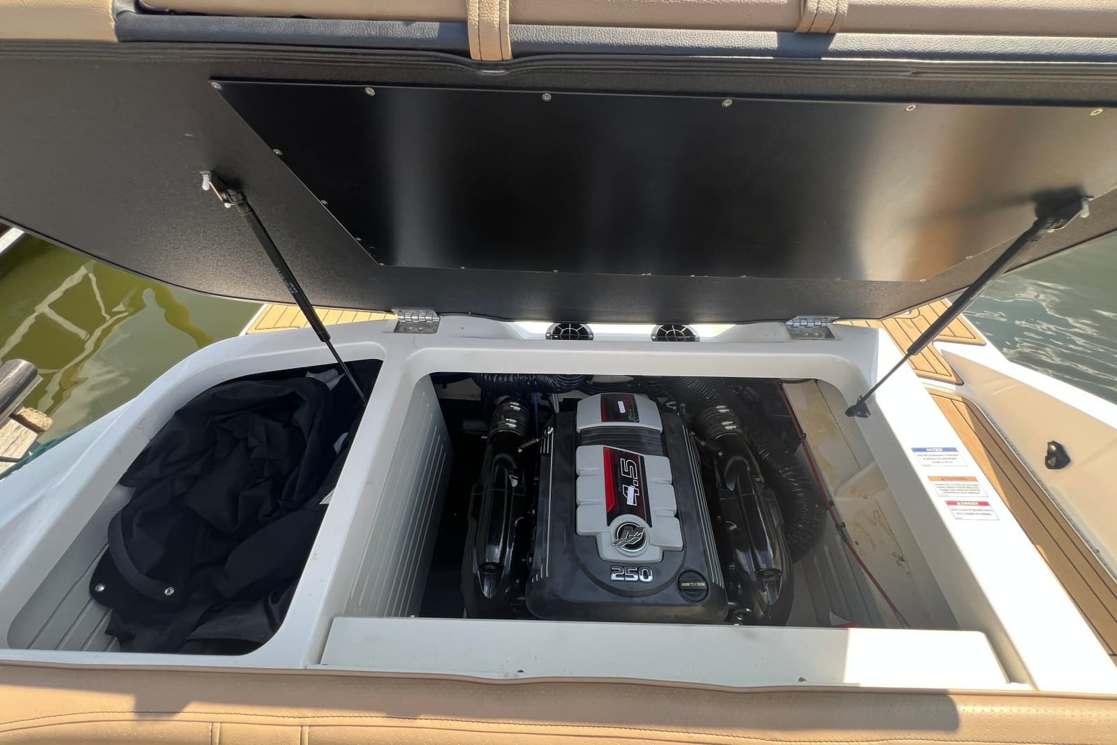 2022 Sea Ray SPX 210 - Photo 45