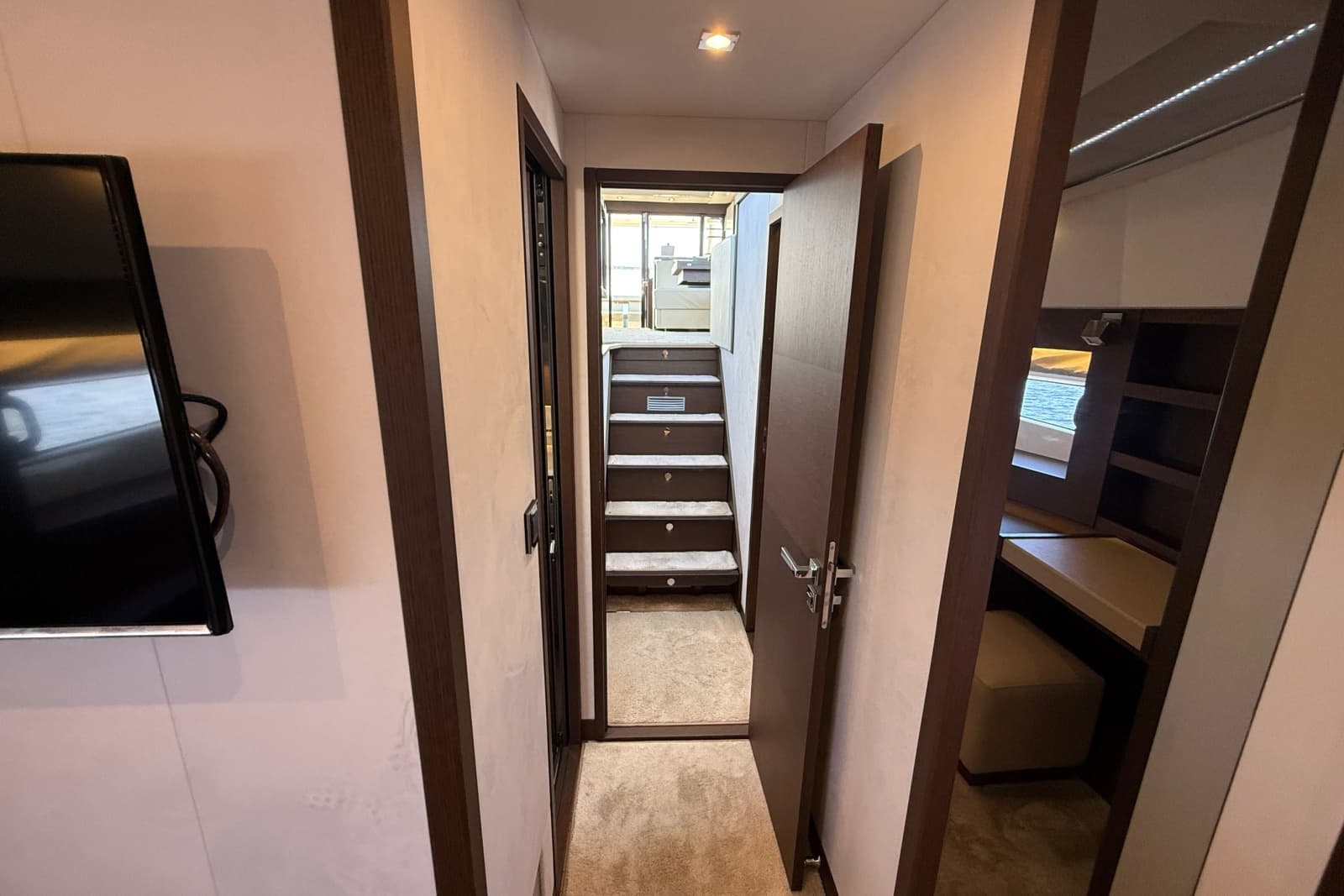 2017 Prestige 630 - Photo 37
