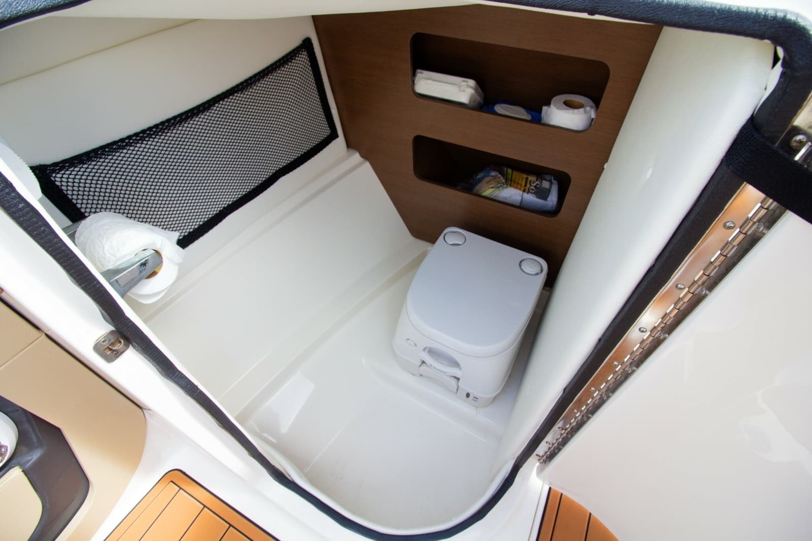 2015 Sea Ray 220 Sundeck - Photo 41
