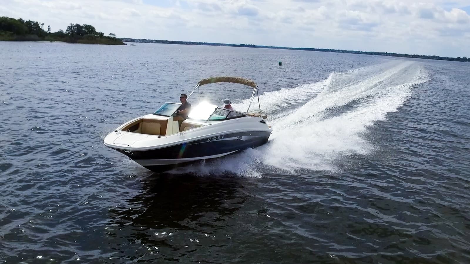 2015 Sea Ray 220 Sundeck - Photo 3