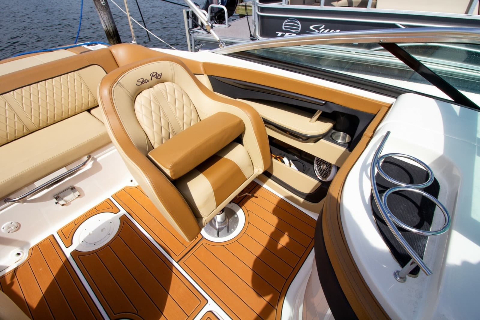 2015 Sea Ray 220 Sundeck - Photo 42
