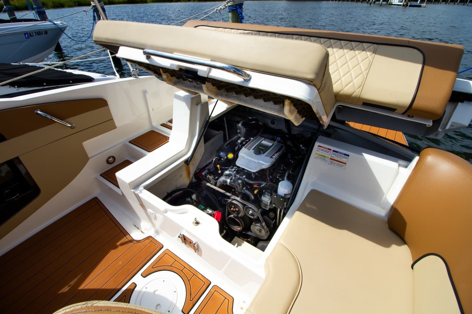 2015 Sea Ray 220 Sundeck - Photo 38