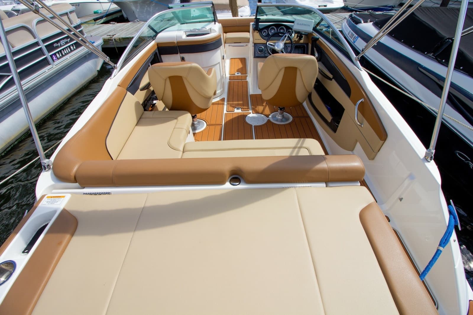 2015 Sea Ray 220 Sundeck - Photo 32