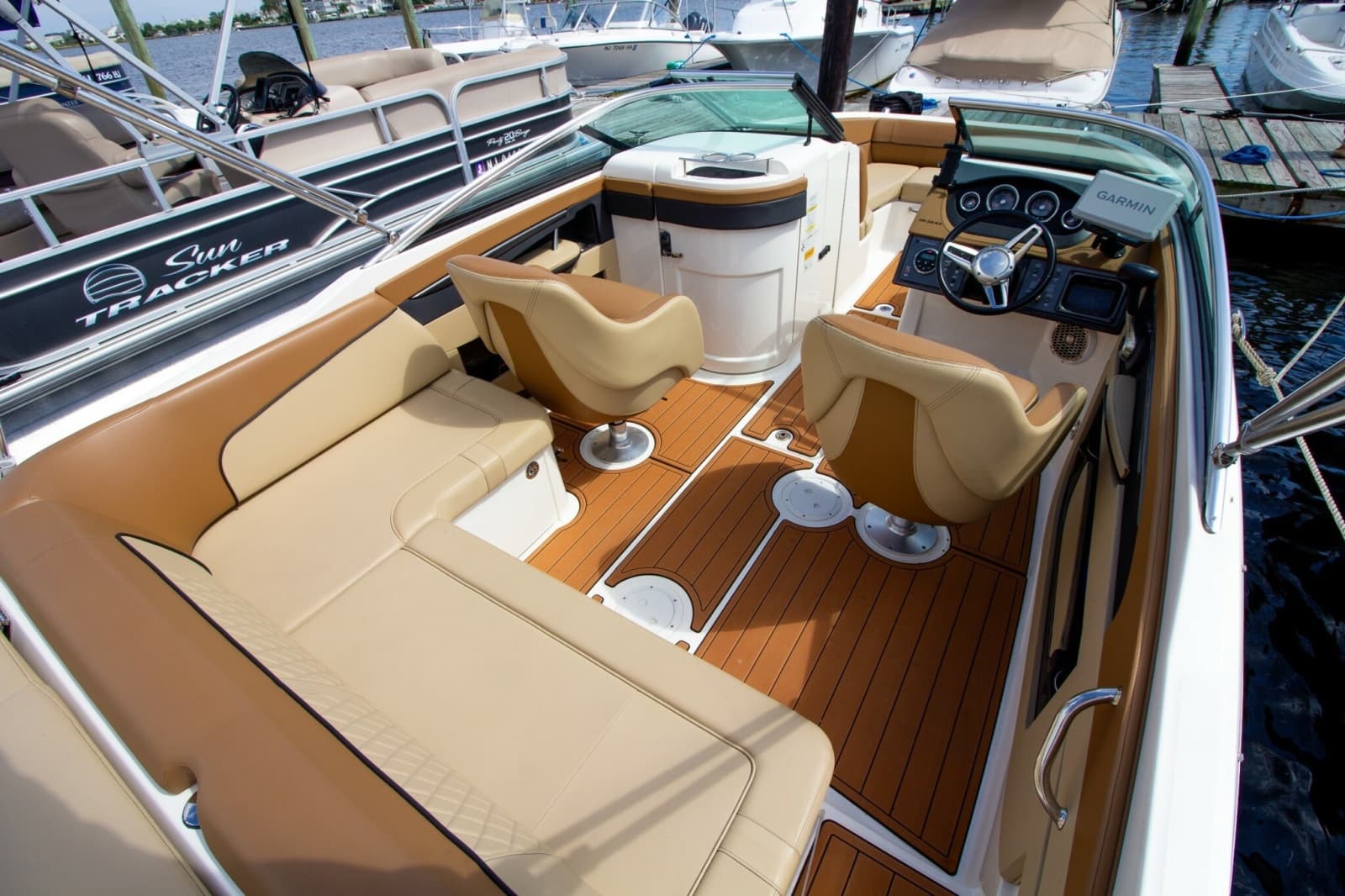 2015 Sea Ray 220 Sundeck - Photo 34