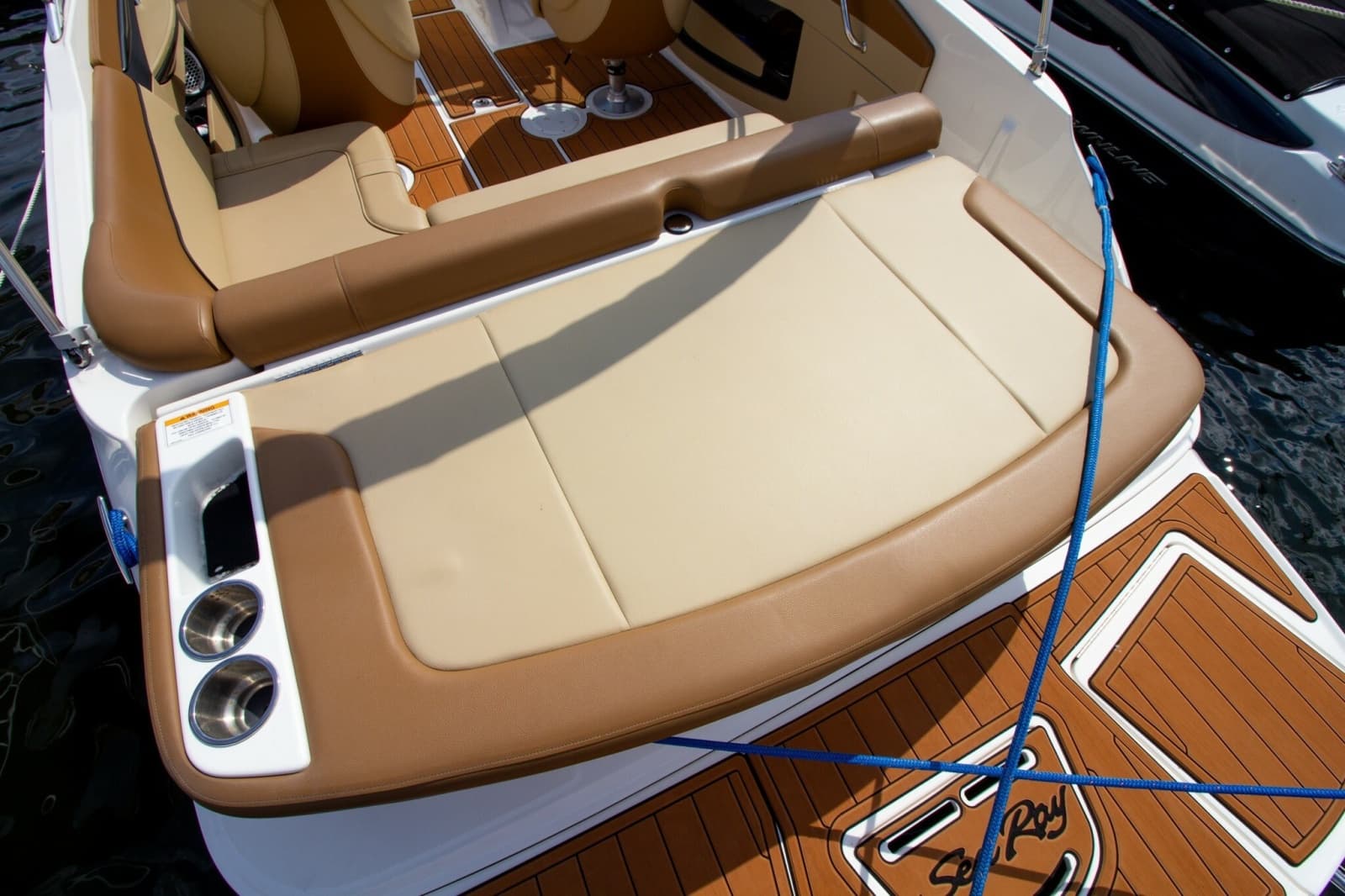 2015 Sea Ray 220 Sundeck - Photo 28
