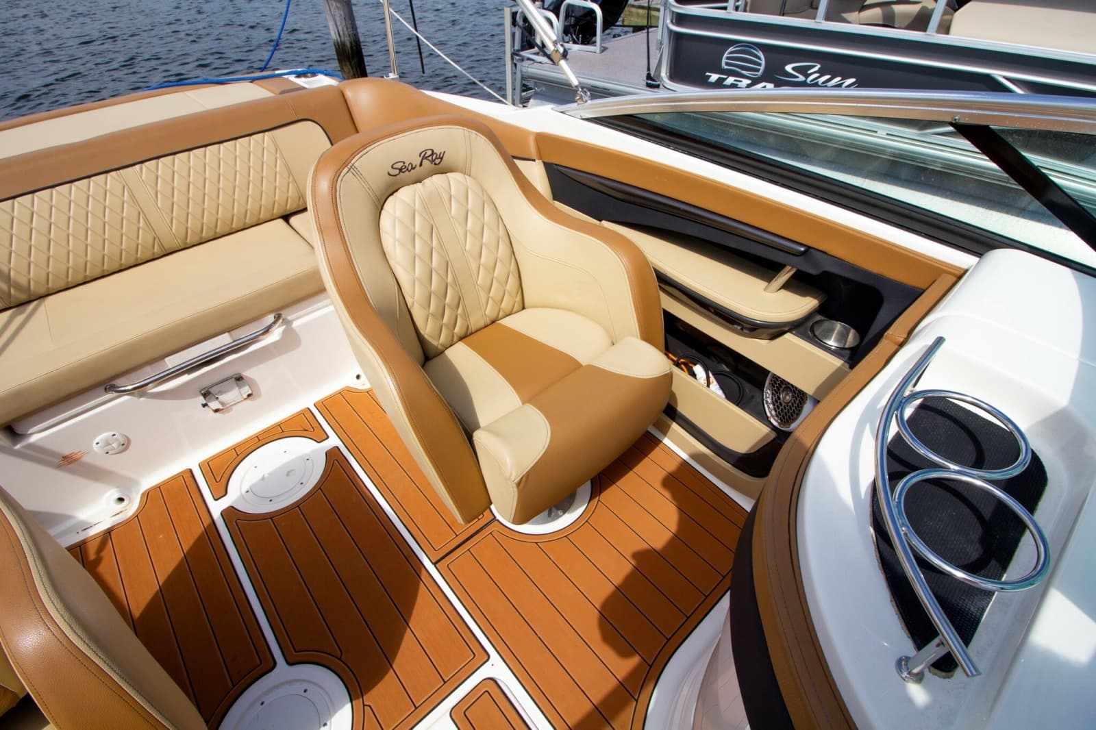 2015 Sea Ray 220 Sundeck - Photo 43