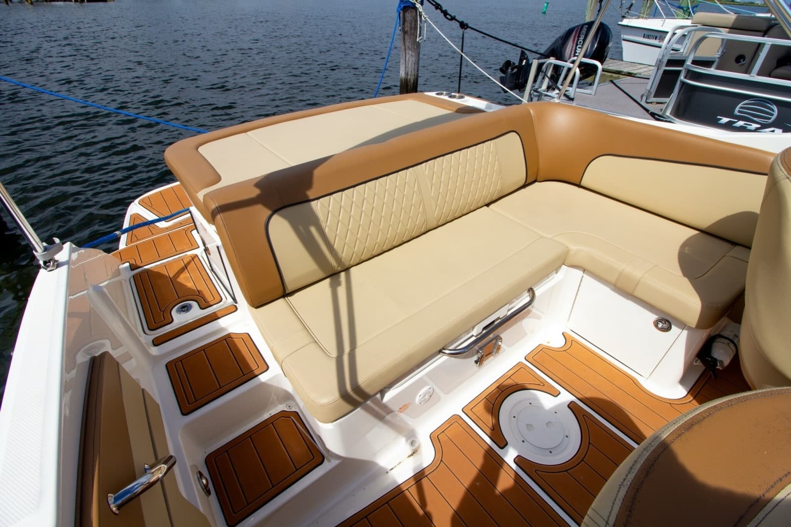 2015 Sea Ray 220 Sundeck - Photo 35