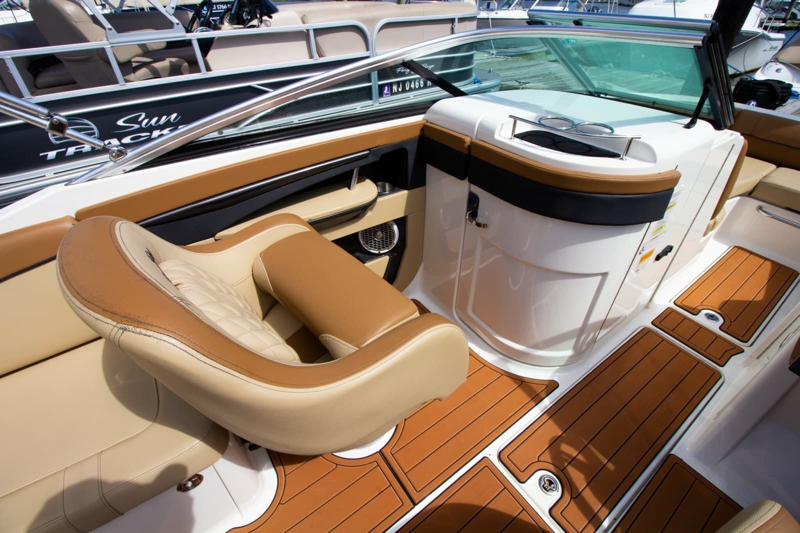 2015 Sea Ray 220 Sundeck - Photo 39