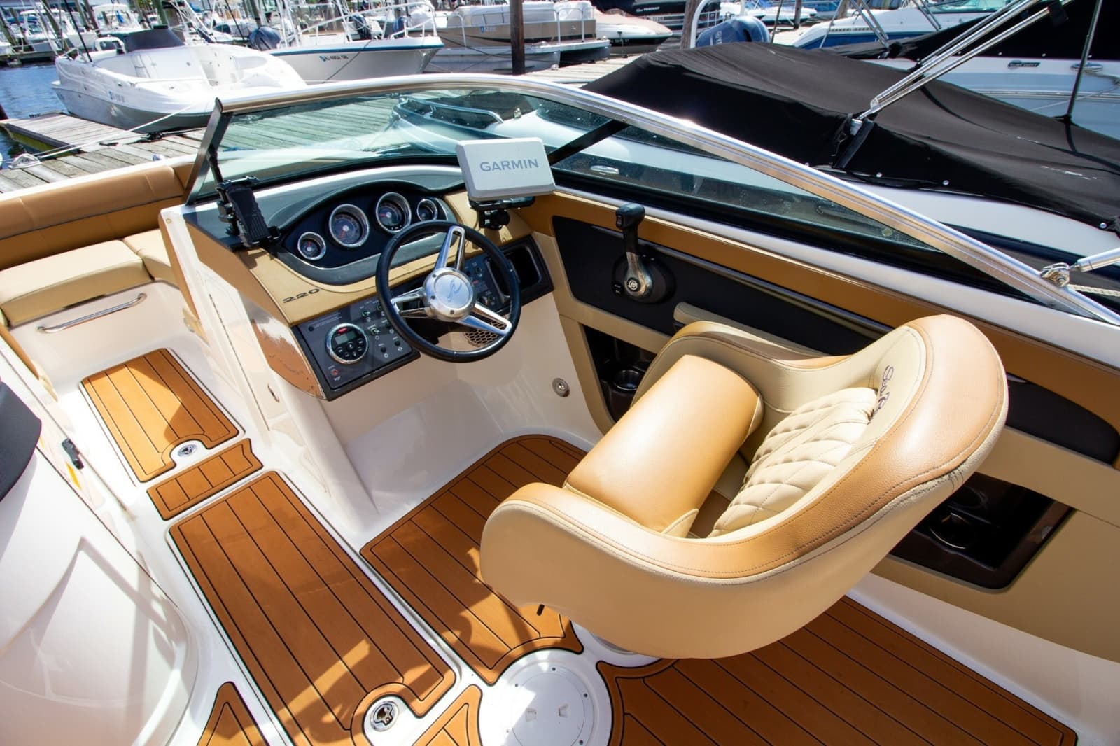 2015 Sea Ray 220 Sundeck - Photo 44
