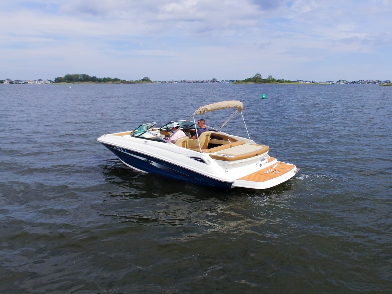 2015 Sea Ray 220 Sundeck - Photo 11
