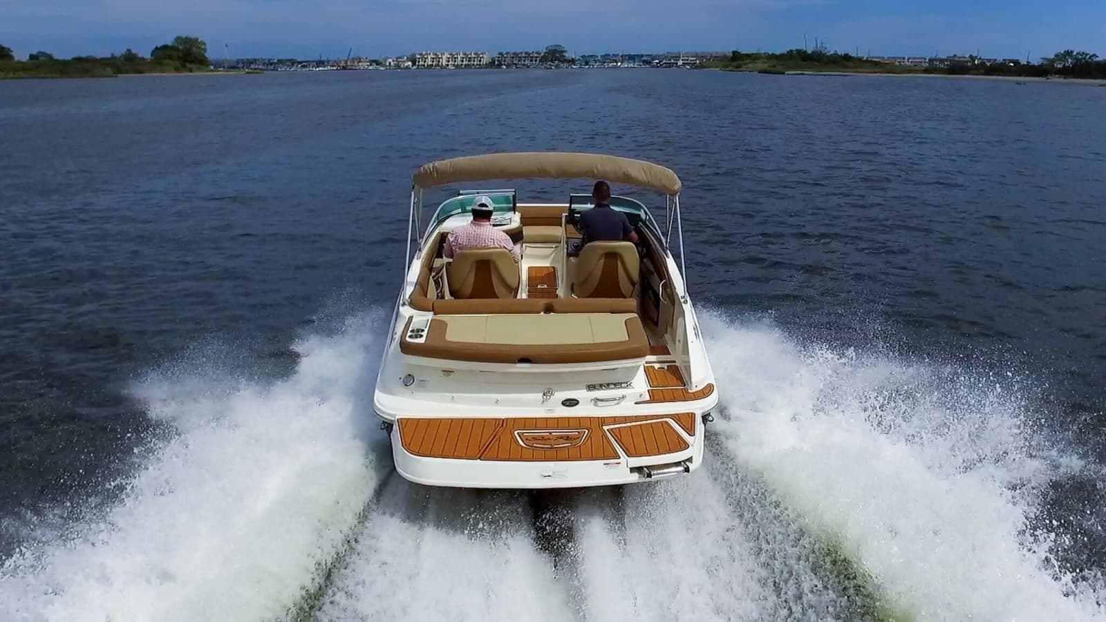 2015 Sea Ray 220 Sundeck - Photo 2