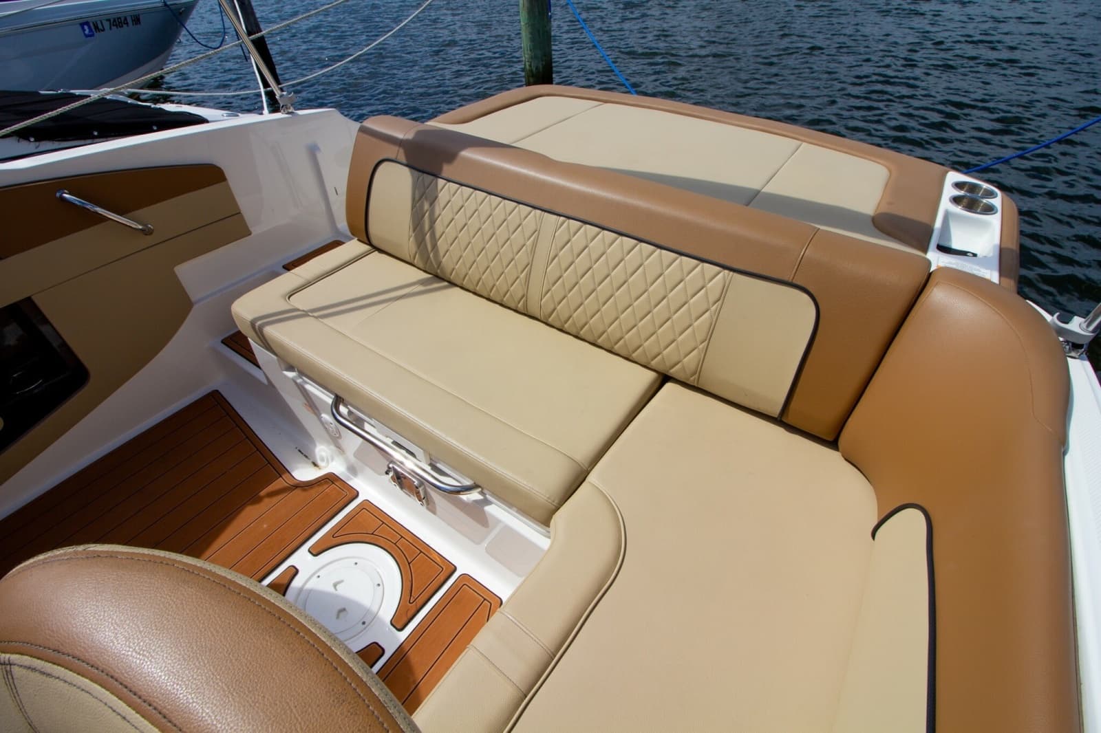 2015 Sea Ray 220 Sundeck - Photo 36