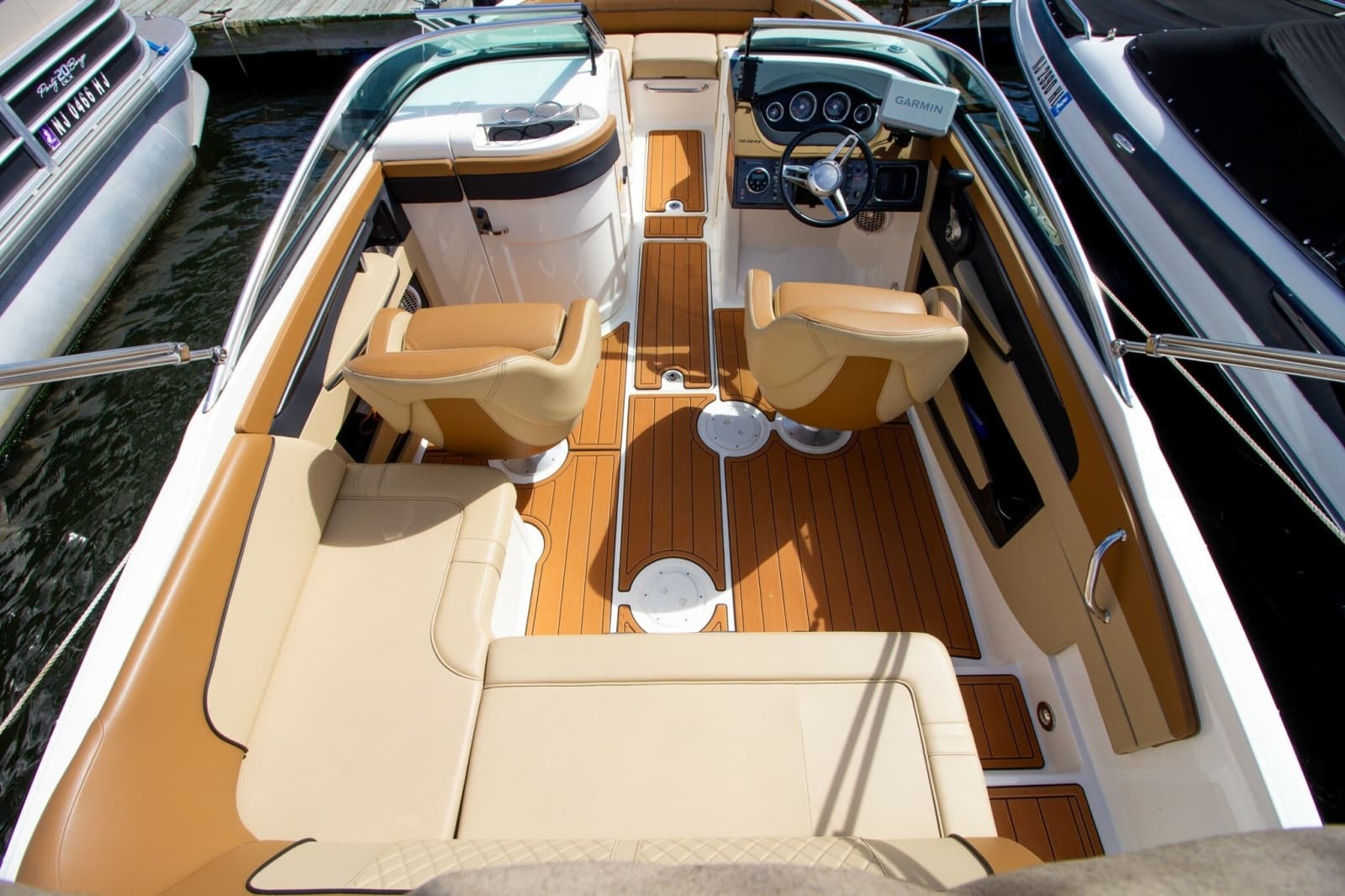 2015 Sea Ray 220 Sundeck - Photo 33