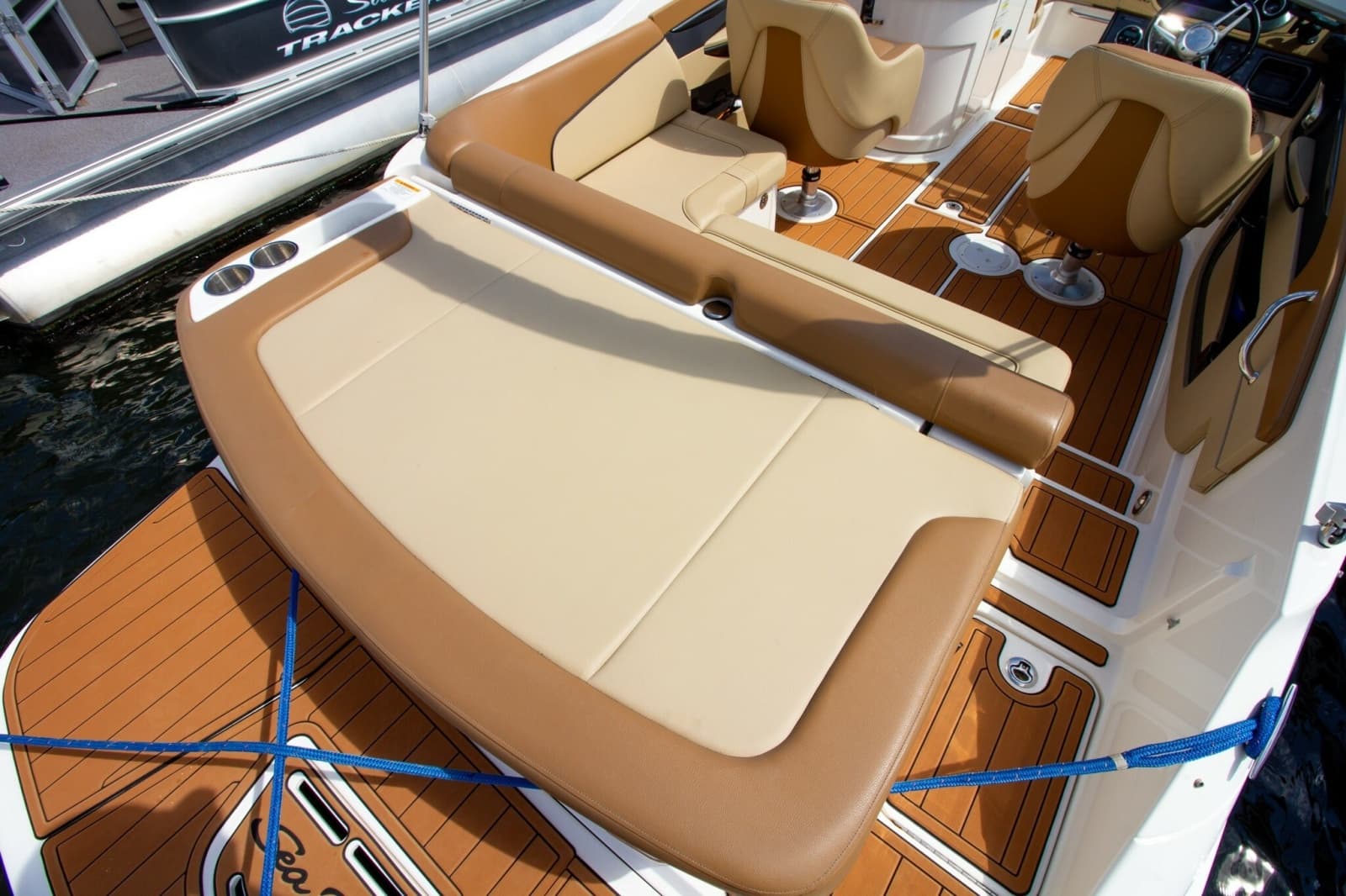 2015 Sea Ray 220 Sundeck - Photo 30