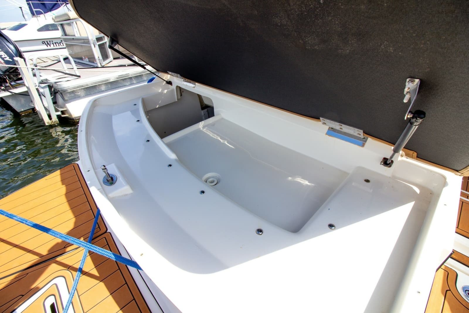 2015 Sea Ray 220 Sundeck - Photo 29