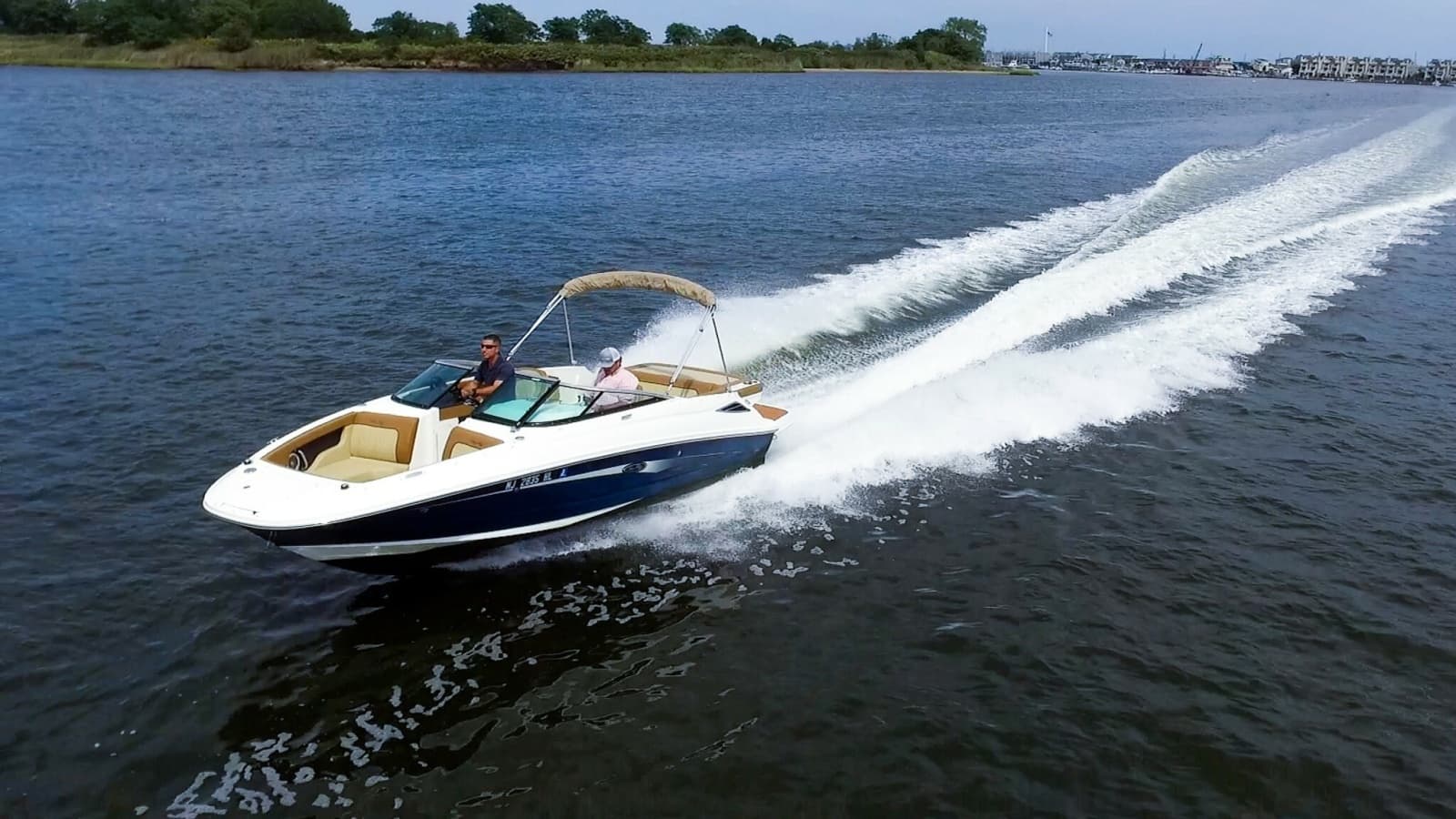 2015 Sea Ray 220 Sundeck - Photo 4