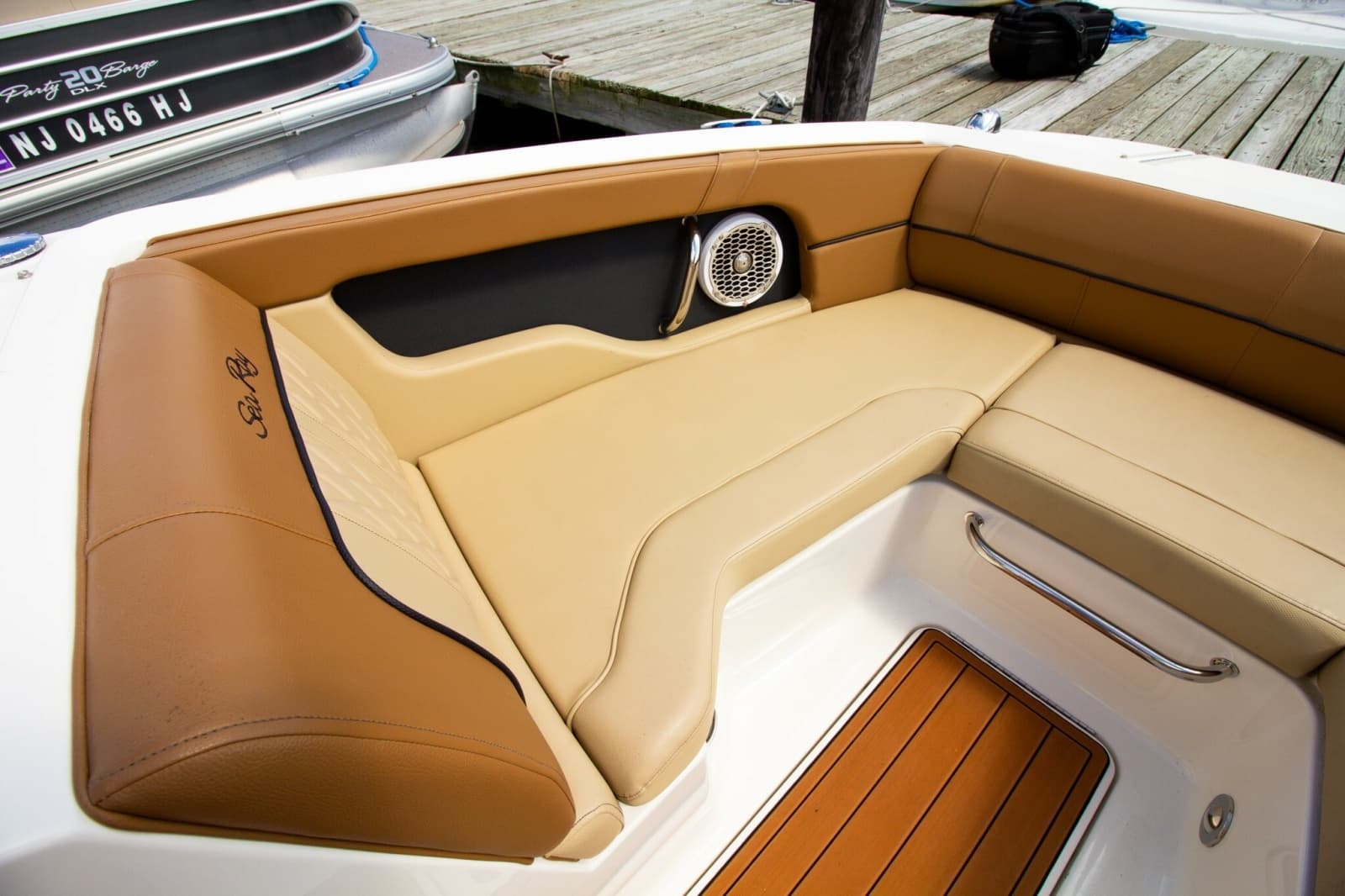 2015 Sea Ray 220 Sundeck - Photo 49